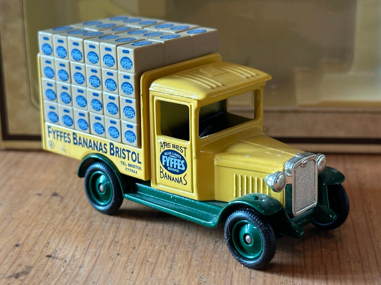 Days Gone DG26011 - Chevrolet Delivery Van - Fyffes Bananas, Bristol