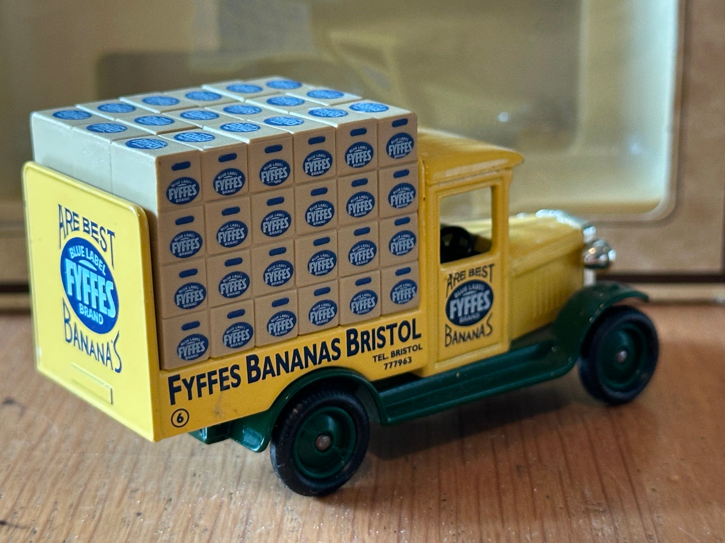 Days Gone DG26011 - Chevrolet Delivery Van - Fyffes Bananas, Bristol