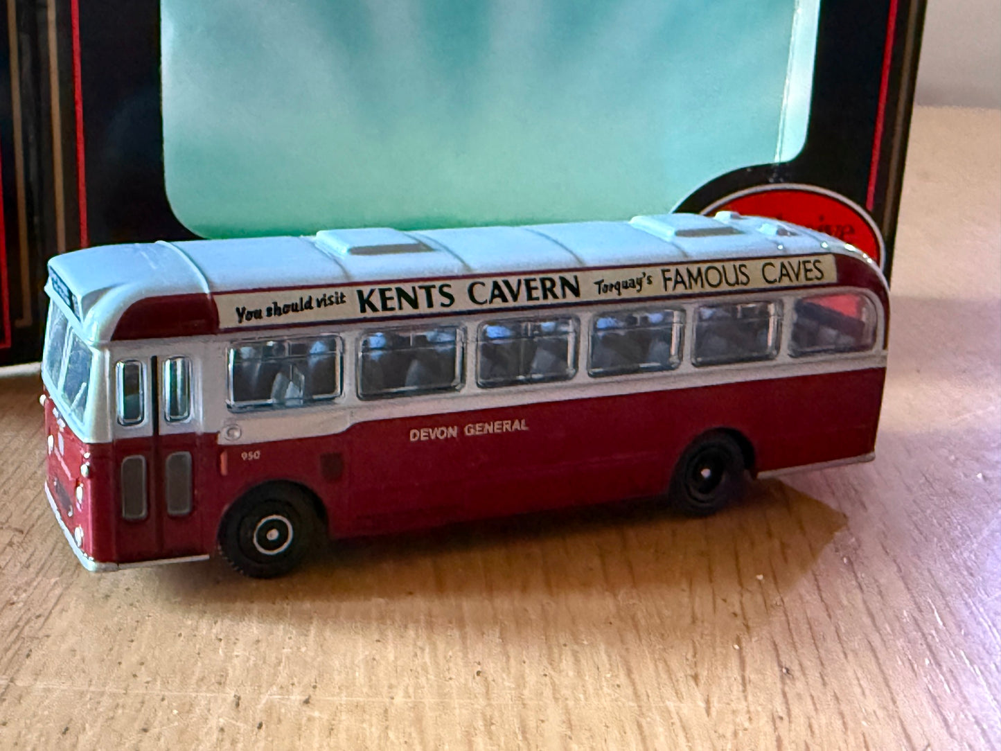 EFE OO Gauge 1:76 - AEC Reliance B.E.T Bus - Devon General - OO Gauge