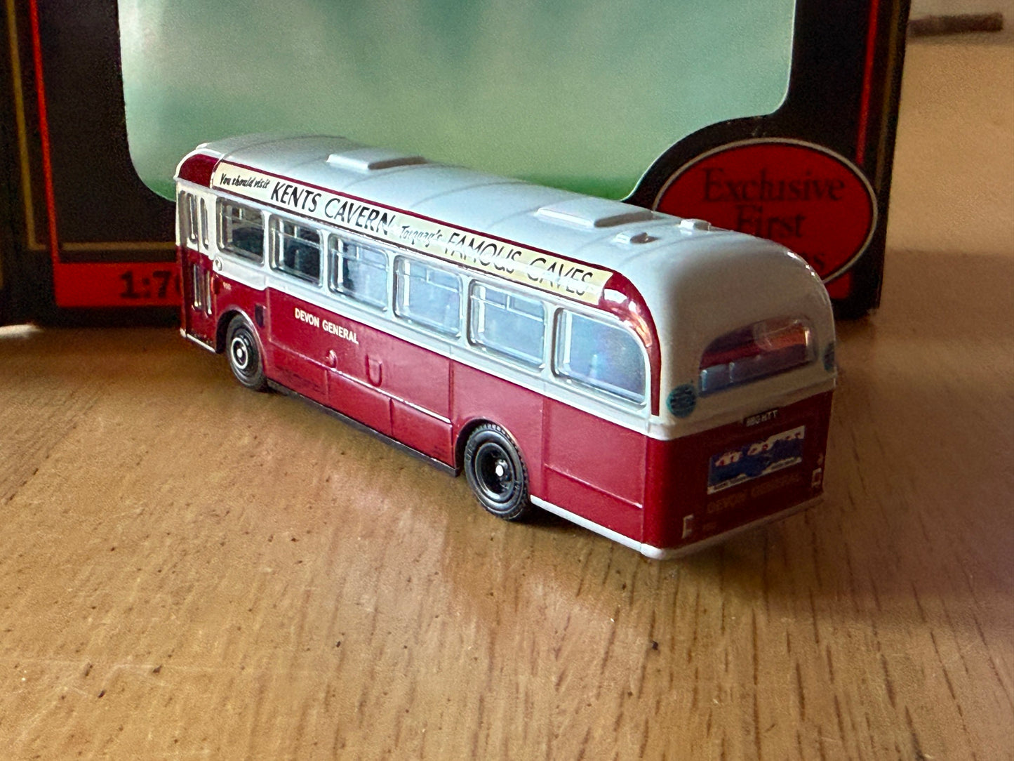 EFE OO Gauge 1:76 - AEC Reliance B.E.T Bus - Devon General - OO Gauge