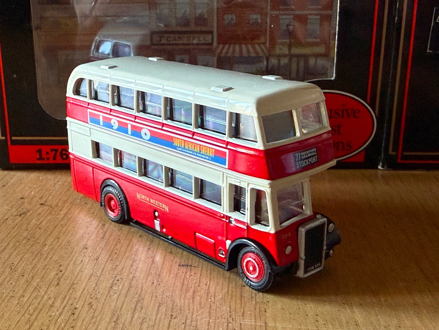 EFE OO Gauge 1:76 16007 - Leyland Titan PD2 Lowbridge Bus- North Western