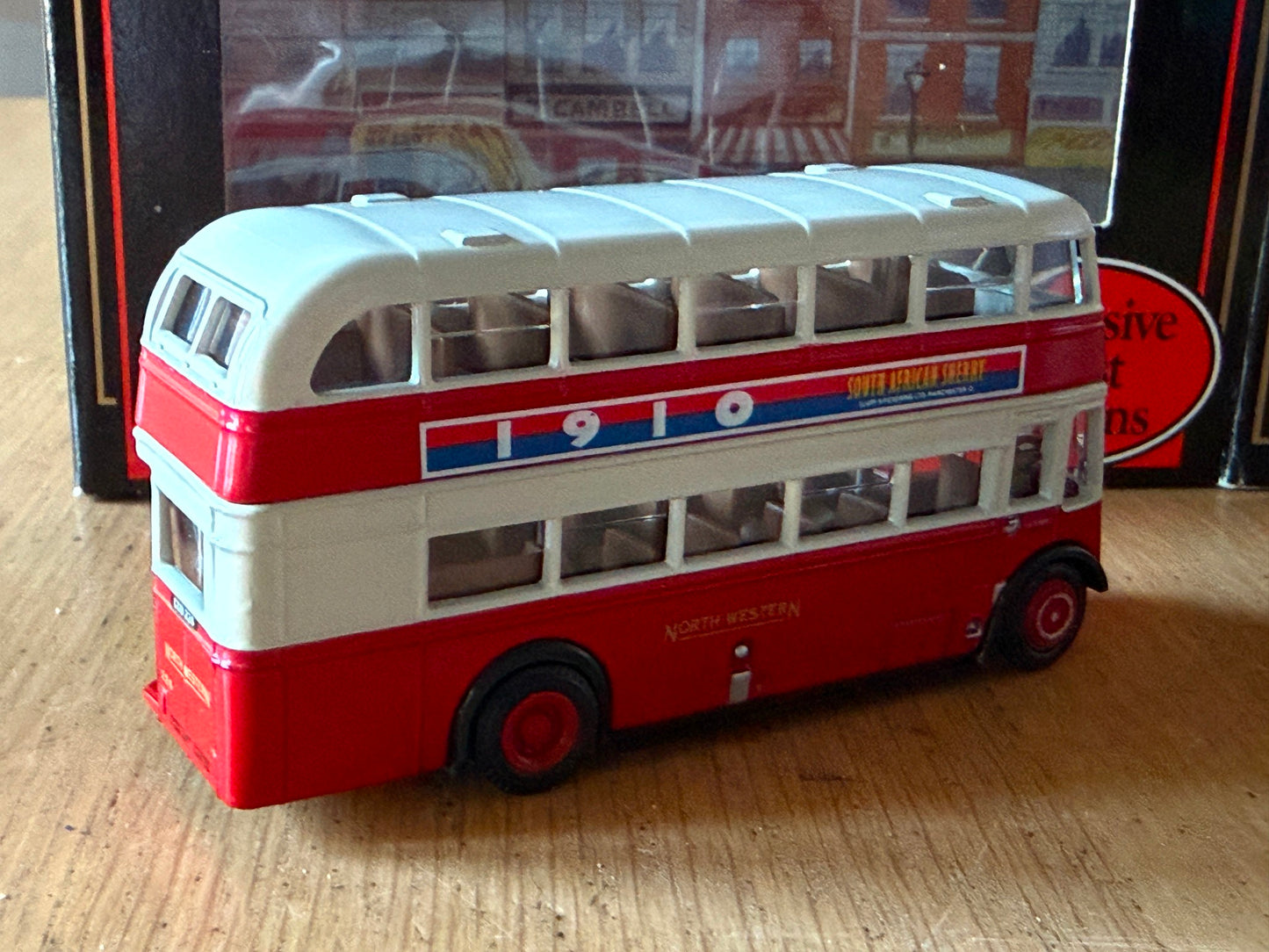 EFE OO Gauge 1:76 16007 - Leyland Titan PD2 Lowbridge Bus- North Western