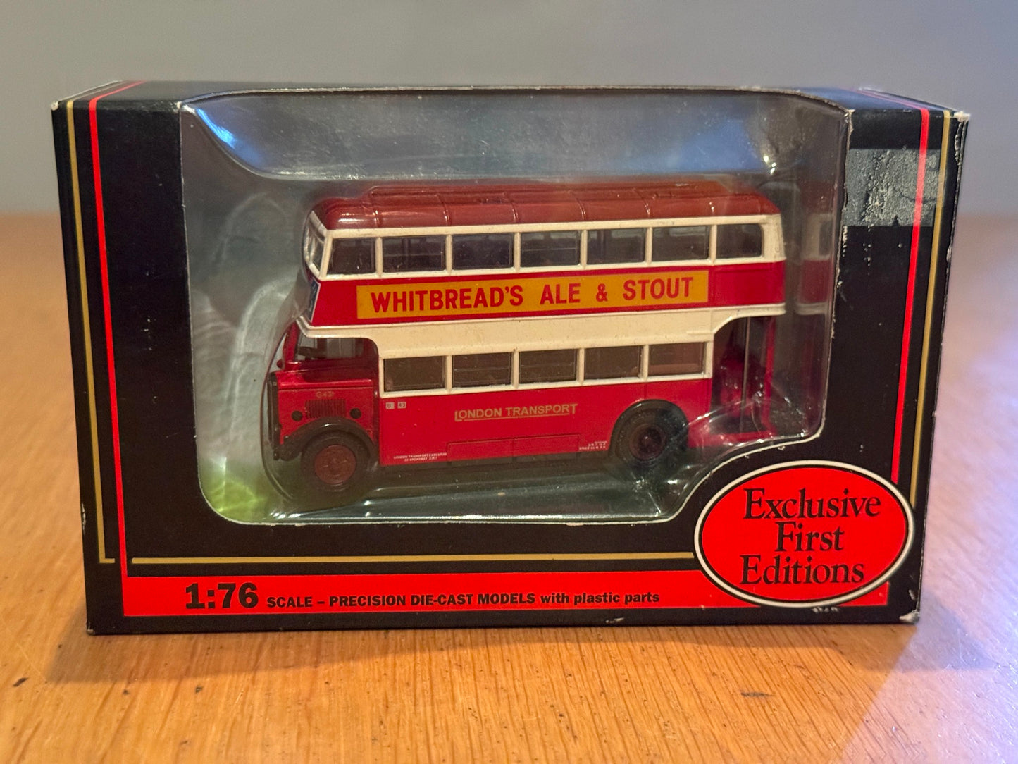 EFE OO Gauge 1:76 26301 - Guy Arab II Utility Bus - London Transport