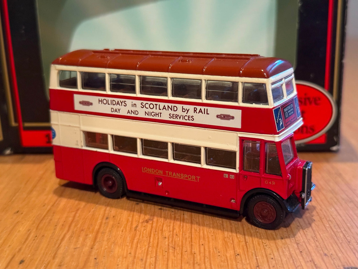 EFE OO Gauge 1:76 26301 - Guy Arab II Utility Bus - London Transport