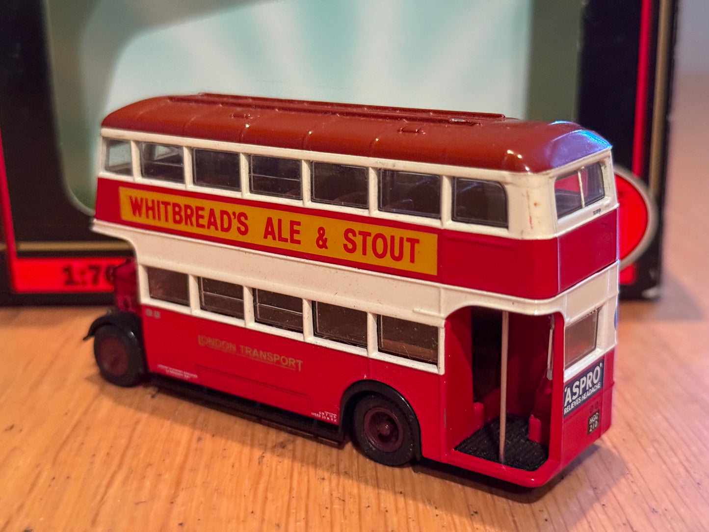 EFE OO Gauge 1:76 26301 - Guy Arab II Utility Bus - London Transport