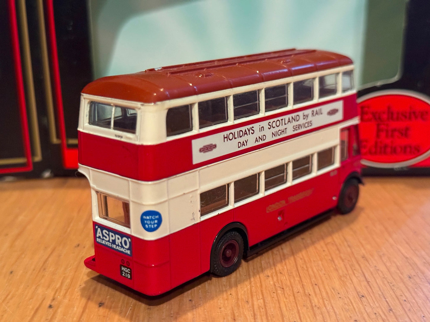 EFE OO Gauge 1:76 26301 - Guy Arab II Utility Bus - London Transport