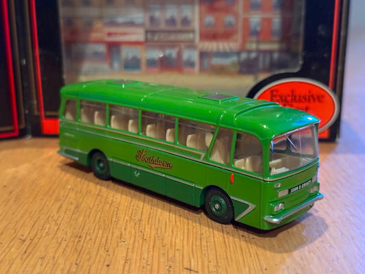 EFE OO Gauge 1:76 12304 - Harrington Grenadier/Cavalier Coach - Southdown