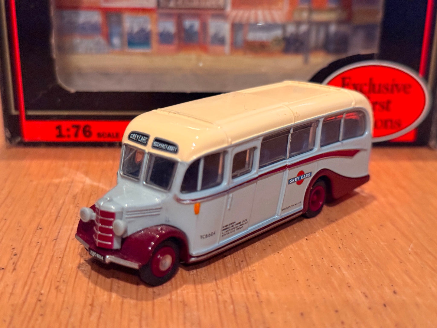 EFE OO Gauge 1:76 20104 -Bedford OB Coach - Grey Cars