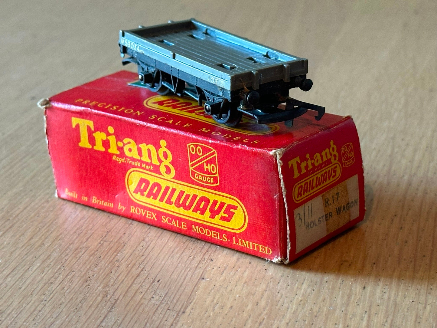 Triang R17 OO Gauge BR Bolster Wagon B913011. Original Box.