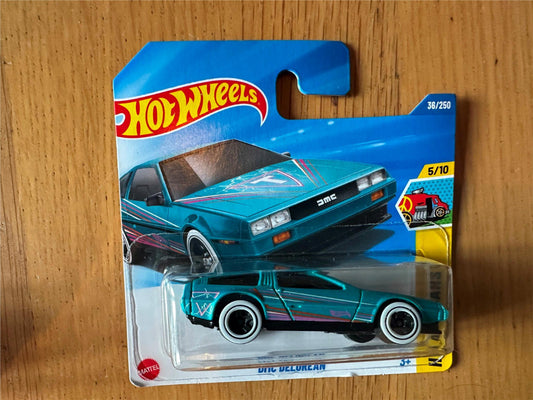 NEW Hot Wheels 36/250 - DMC Delorean