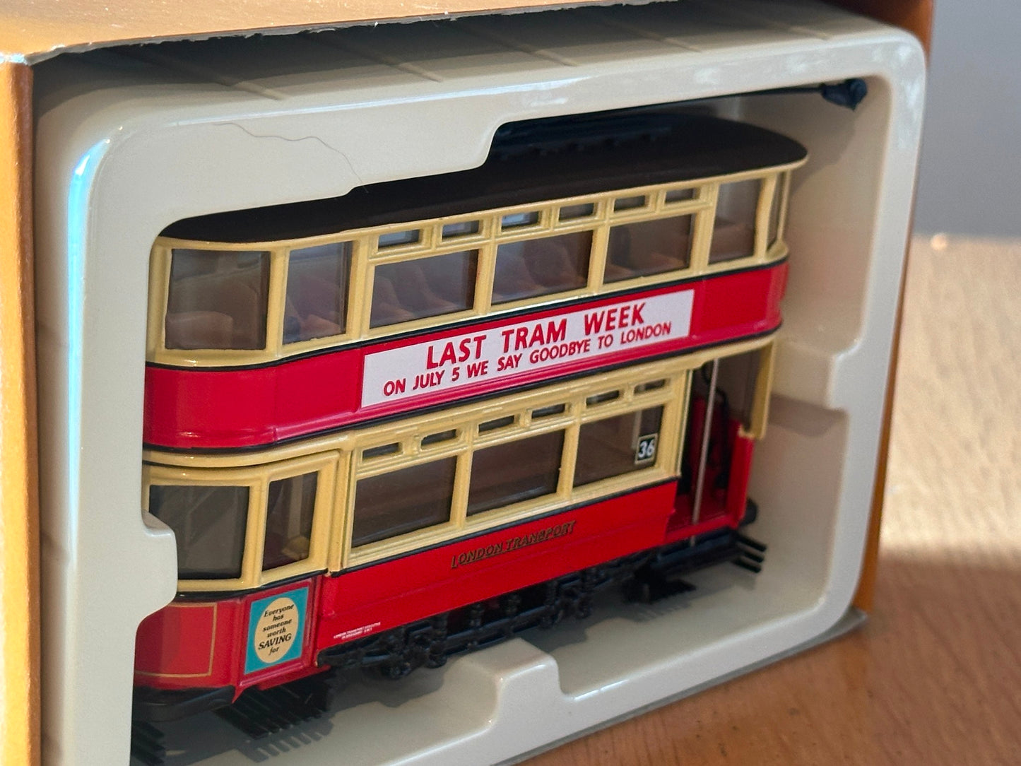 Corgi Tramway Classics 1:76 36704 London Transport Fully Closed Tram