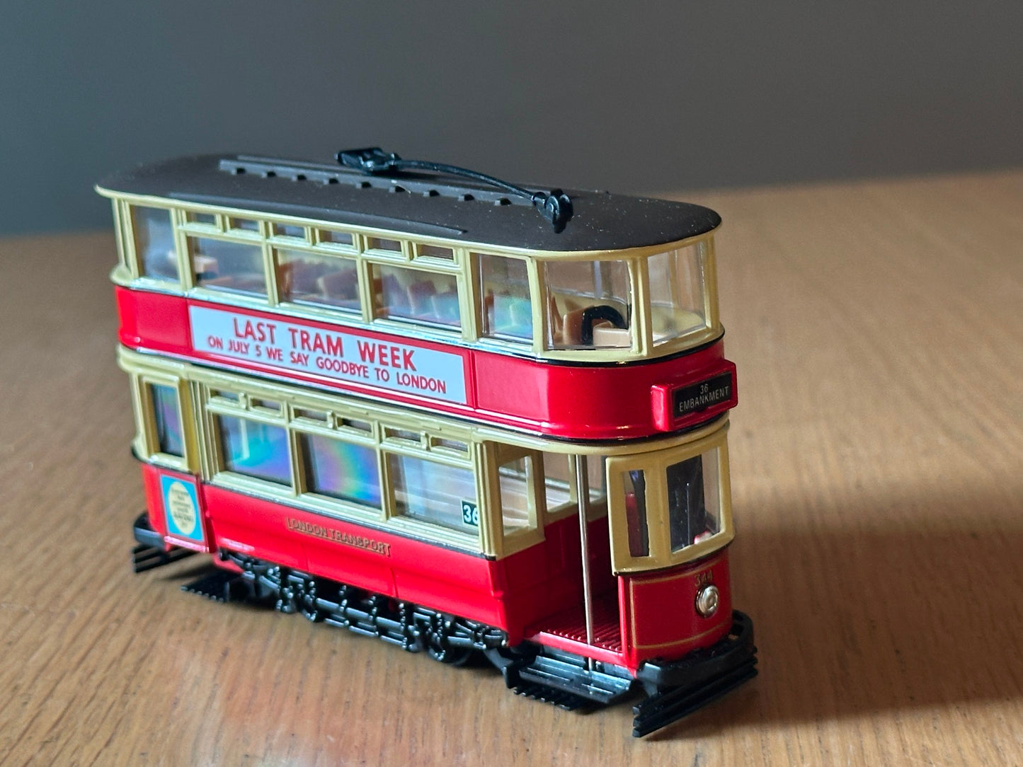 Corgi Tramway Classics 1:76 36704 London Transport Fully Closed Tram
