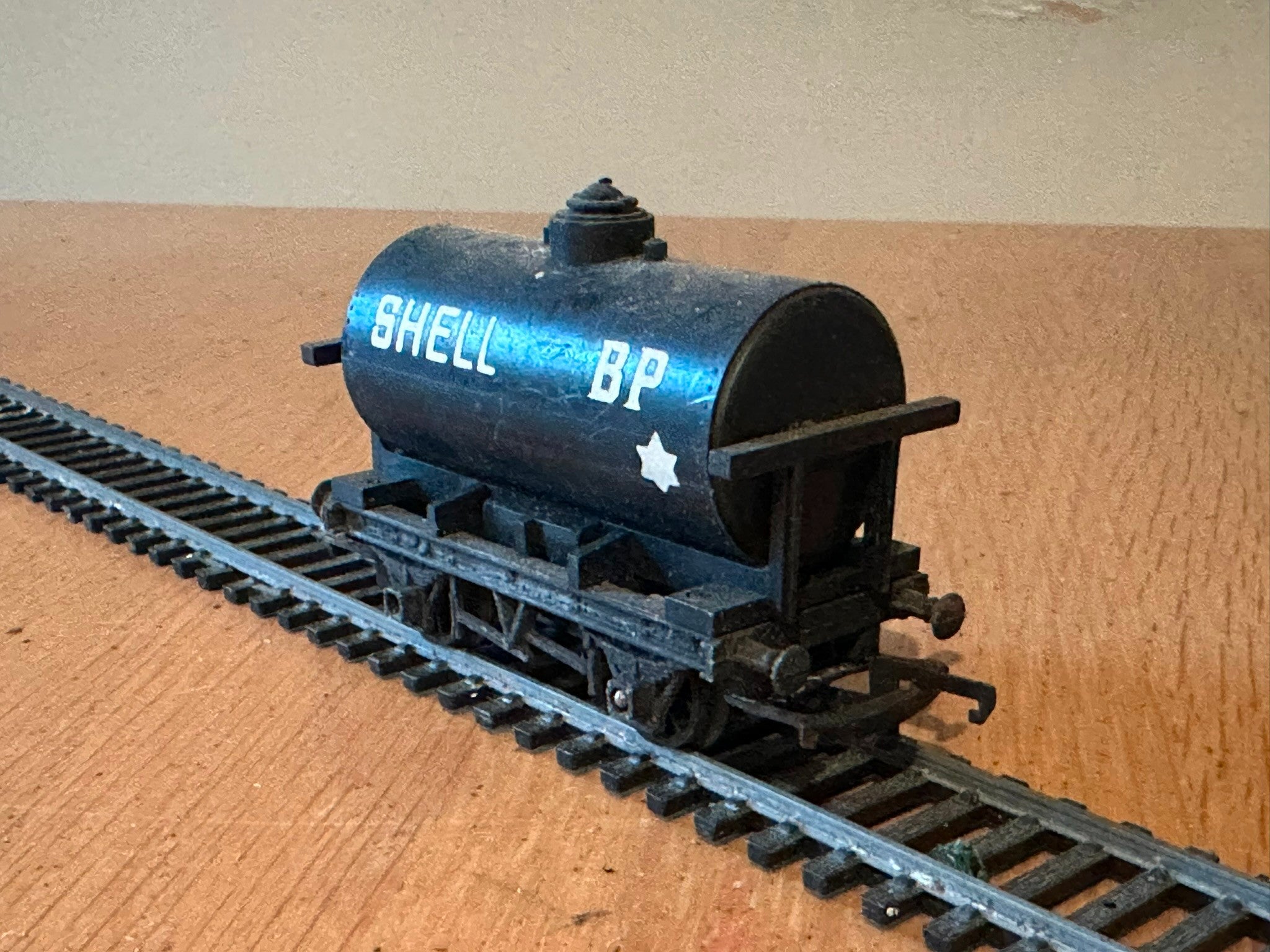 Triang OO Gauge R210 12T Shell BP Private Owner Fuel Tanker. – Midland ...