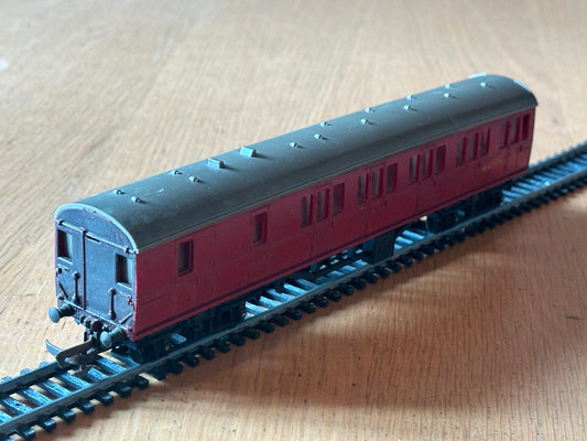 Tri-ang OO Gauge R120 - B.R. Suburban Brake 2nd Coach M43171 OO Gauge
