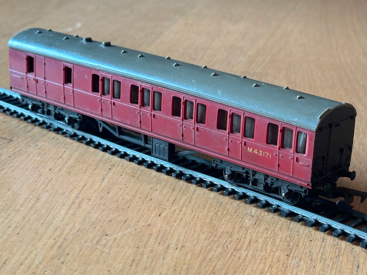 Tri-ang OO Gauge R120 - B.R. Suburban Brake 2nd Coach M43171 OO Gauge