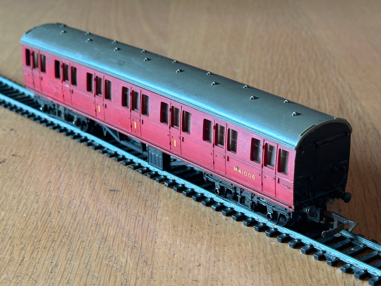 Tri-ang OO Gauge R121 - Suburban Coach M41006