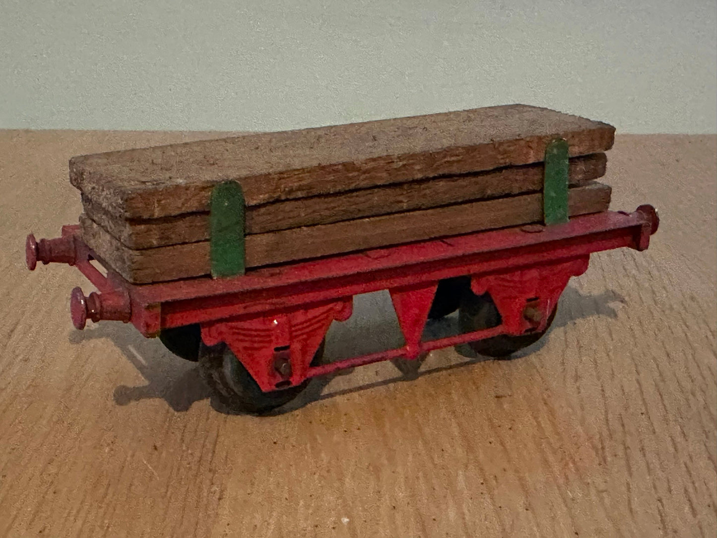 Vintage Hornby O Gauge Wagon with Wood Load. Missing couplings.