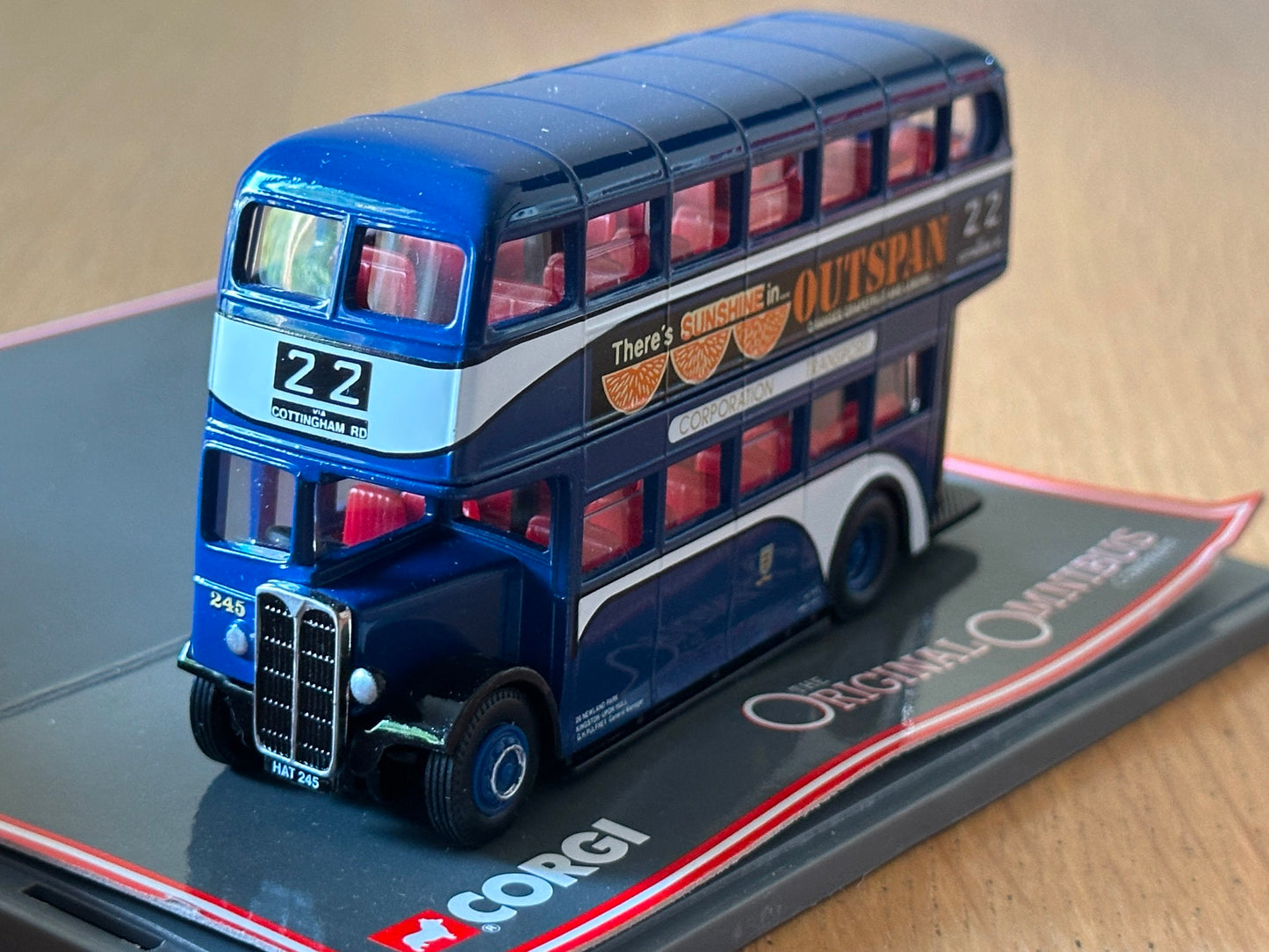 Original Omnibus 1:76 OO Gauge 40401 - AEC Regent II Kingston-Upon-Hull City