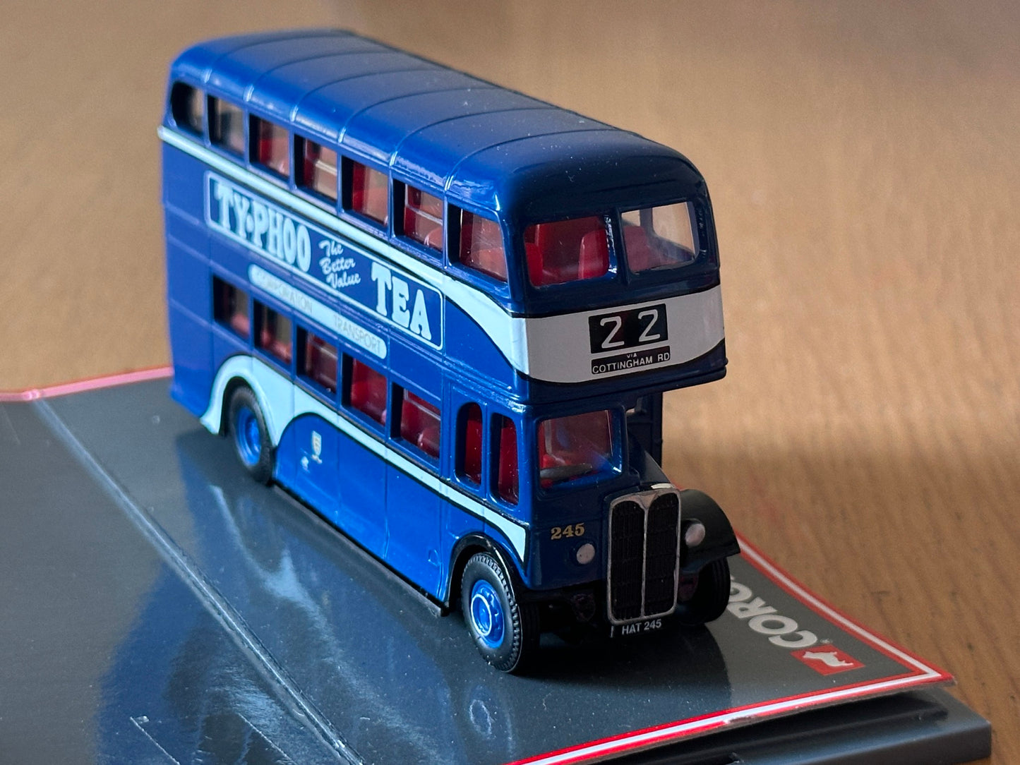 Original Omnibus 1:76 OO Gauge 40401 - AEC Regent II Kingston-Upon-Hull City