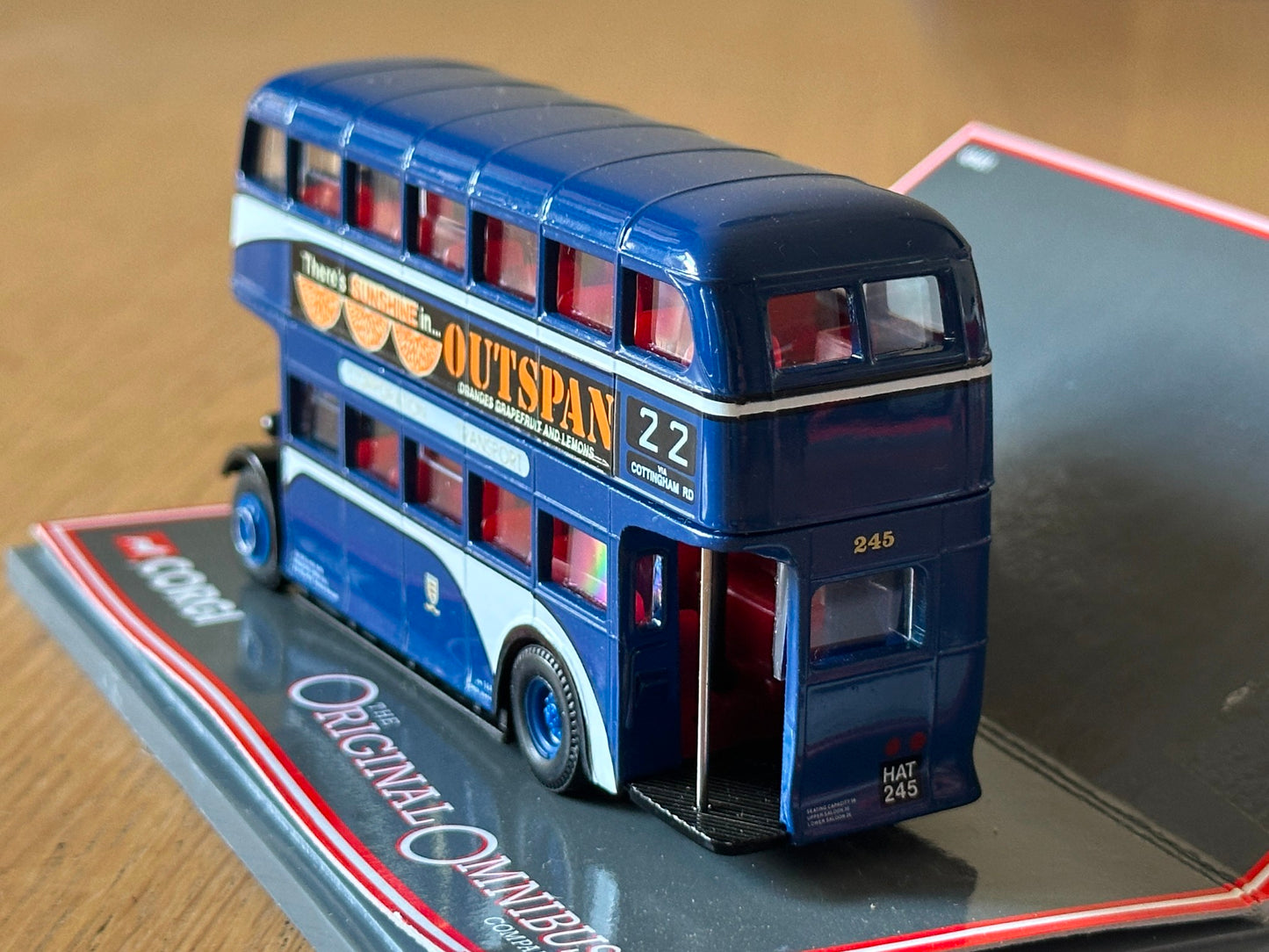Original Omnibus 1:76 OO Gauge 40401 - AEC Regent II Kingston-Upon-Hull City