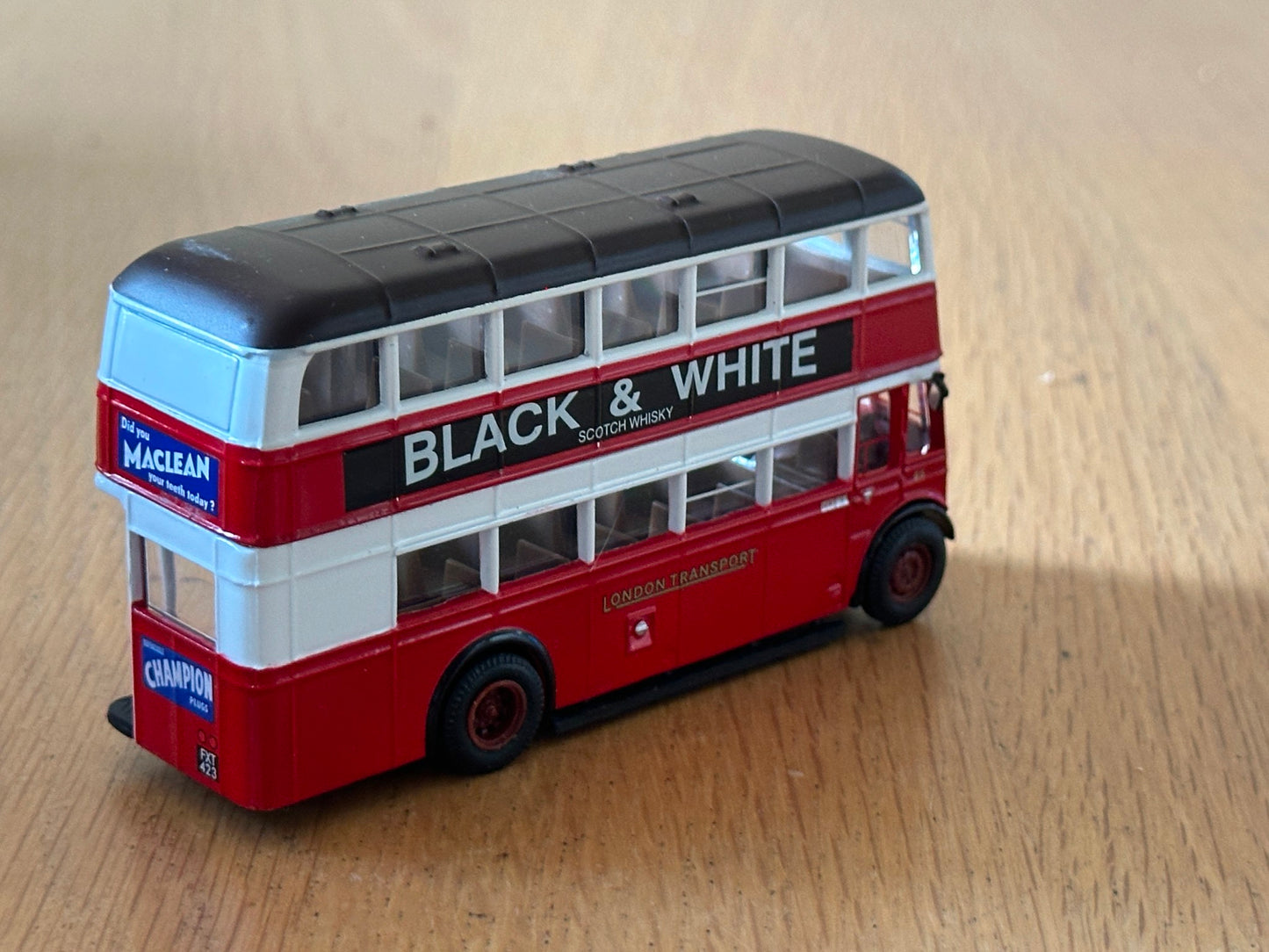 Original Omnibus 1:76 43921 Bristol K Utility Bus - London Transport - No Case