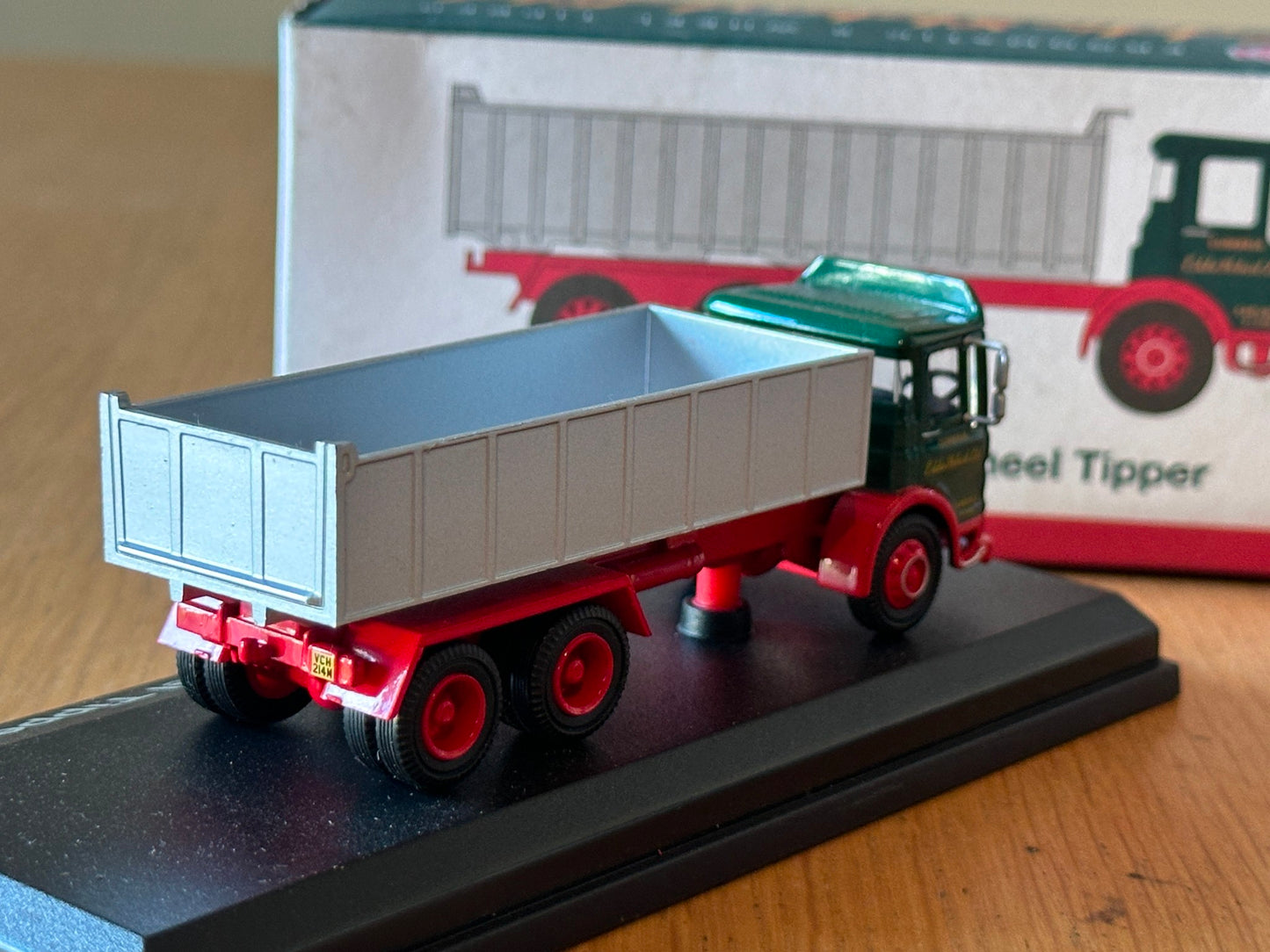 Atlas Editions OO Gauge Eddie Stobart - AEC Ergomatic 6 Wheel Tipper