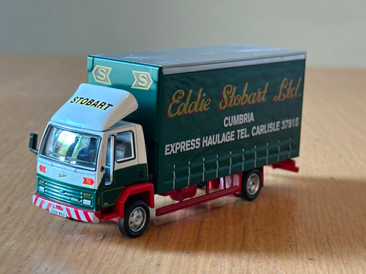 Atlas Editions OO Gauge Eddie Stobart - Ford Cargo F210 Curtainside - Leslie