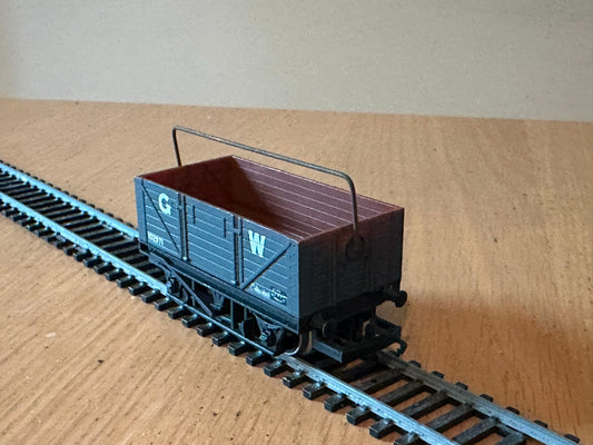 Hornby R240 OO Gauge G.W.R Wagon with Sheet Rail 102971