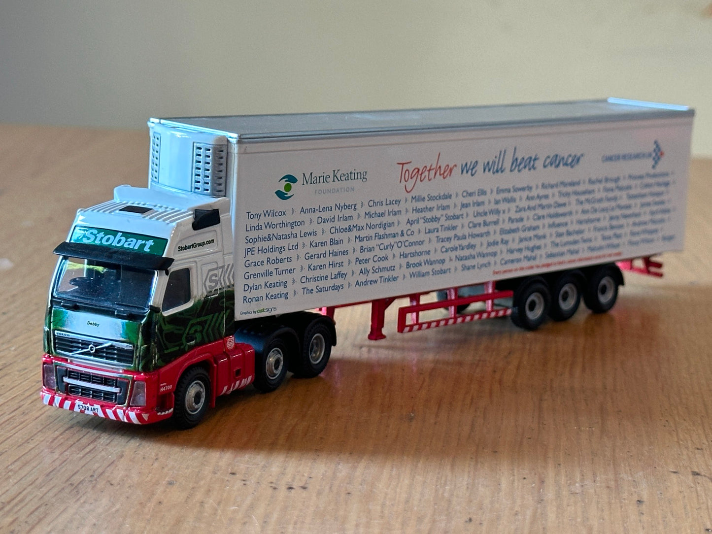 Atlas OO Gauge Eddie Stobart - Volvo FH 'Debby' Malcolm Trailer Cancer Research