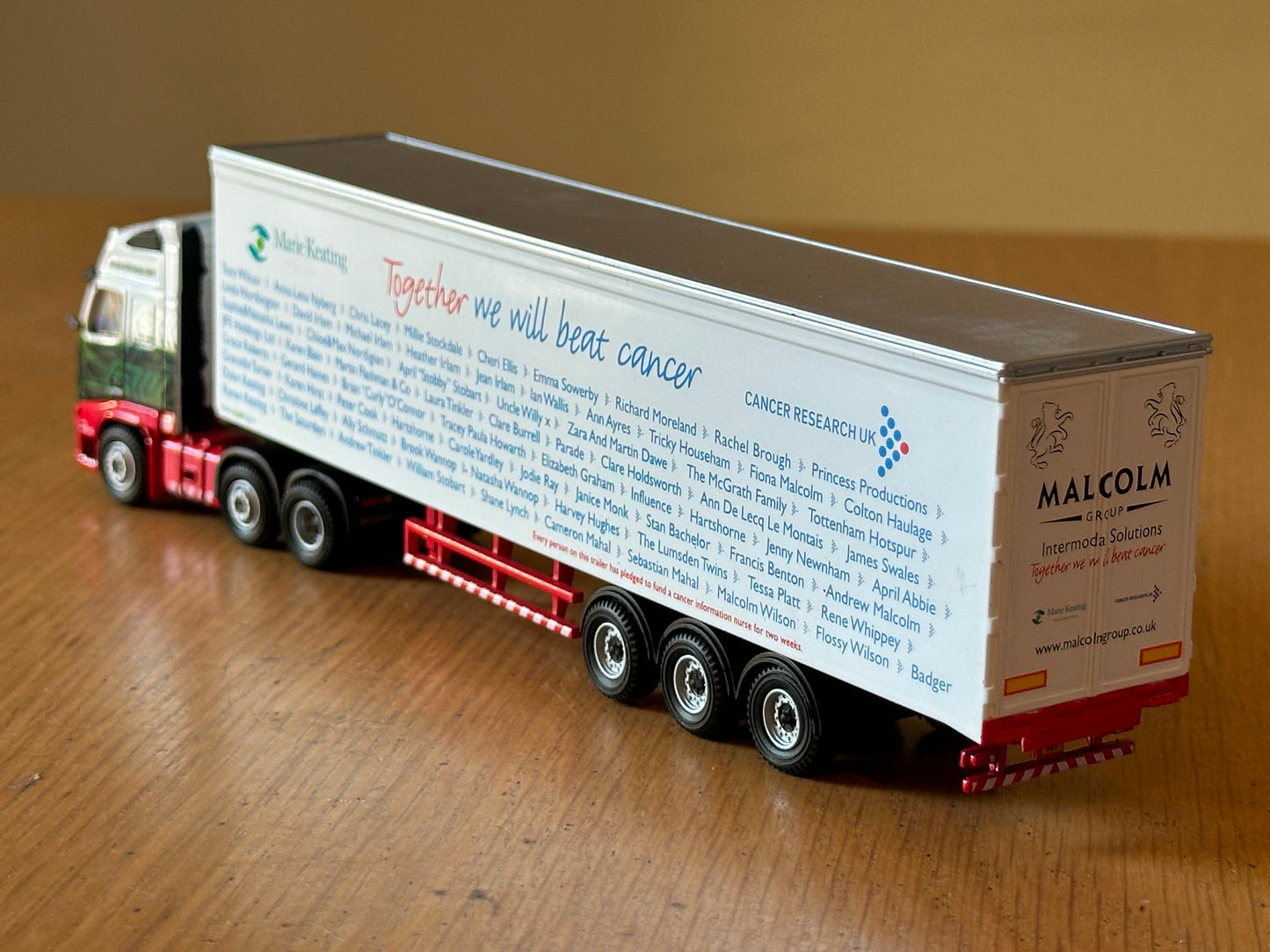 Atlas OO Gauge Eddie Stobart - Volvo FH 'Debby' Malcolm Trailer Cancer Research