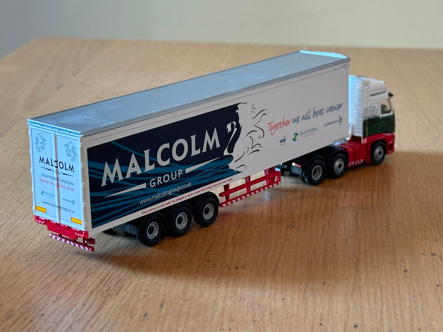 Atlas OO Gauge Eddie Stobart - Volvo FH 'Debby' Malcolm Trailer Cancer Research