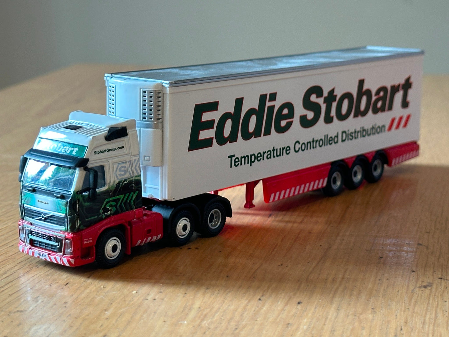 Atlas OO Gauge H4663 Eddie Stobart - Volvo FH Refrigerated Trailer - Emma Jade