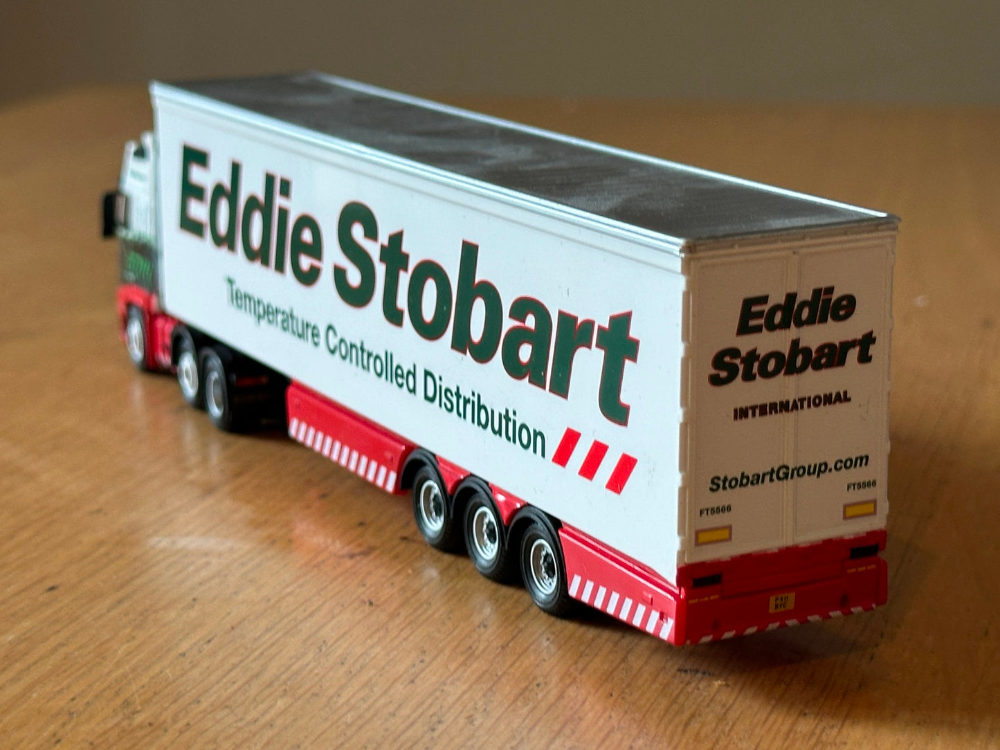 Atlas OO Gauge H4663 Eddie Stobart - Volvo FH Refrigerated Trailer - Emma Jade