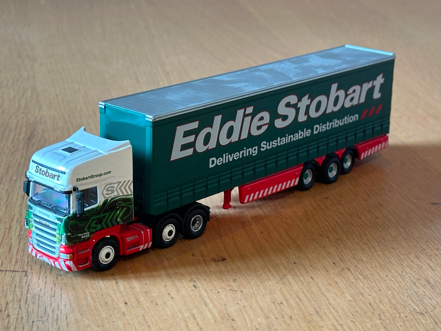 Atlas OO Gauge Eddie Stobart - Volvo FH Refrigerated Trailer - Karen Patricia
