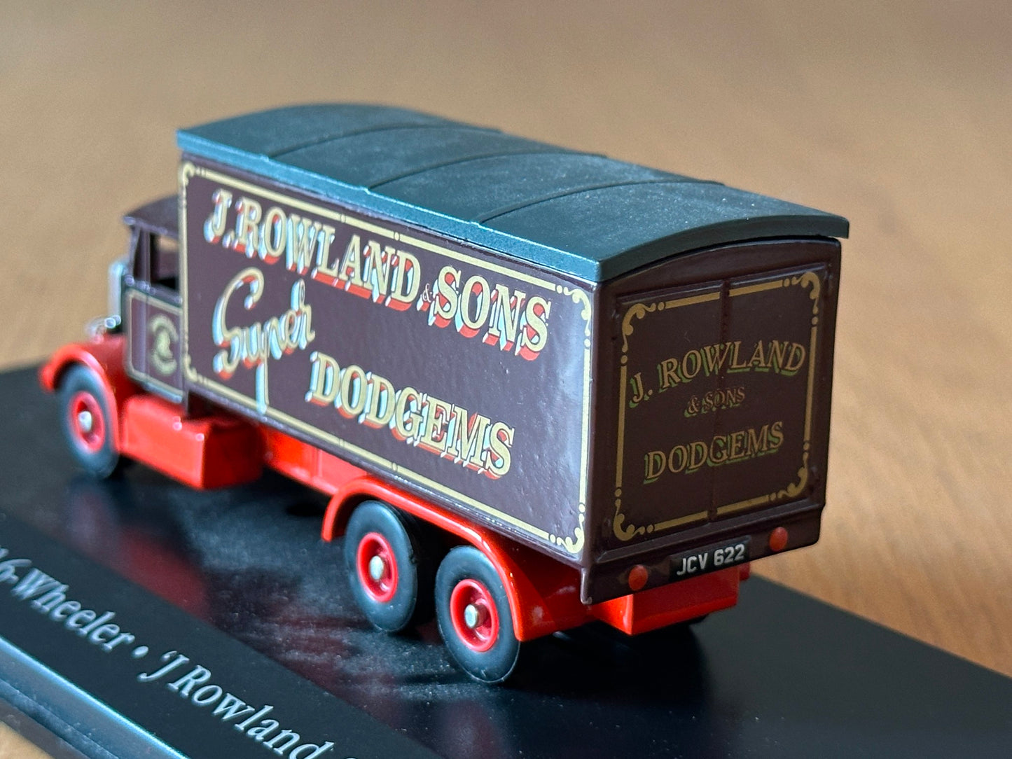 Atlas Editions OO Gauge - Scammell 6 Wheeler - J Rowland Dodgems