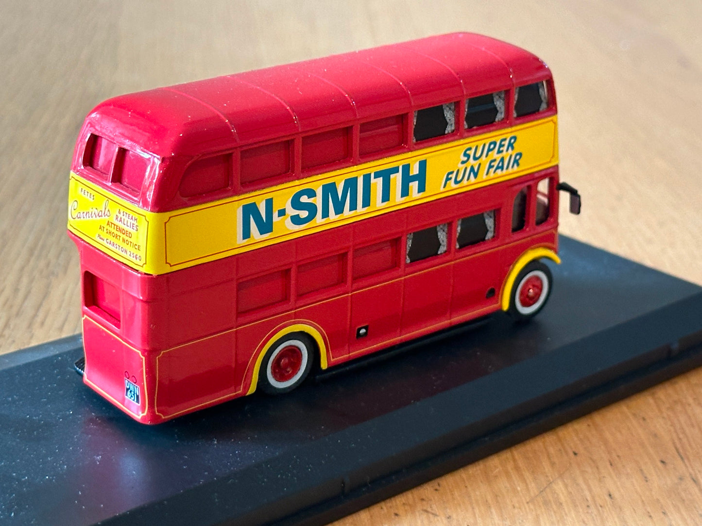 Atlas Editions OO Gauge - AEC Regent bus - N. Smith