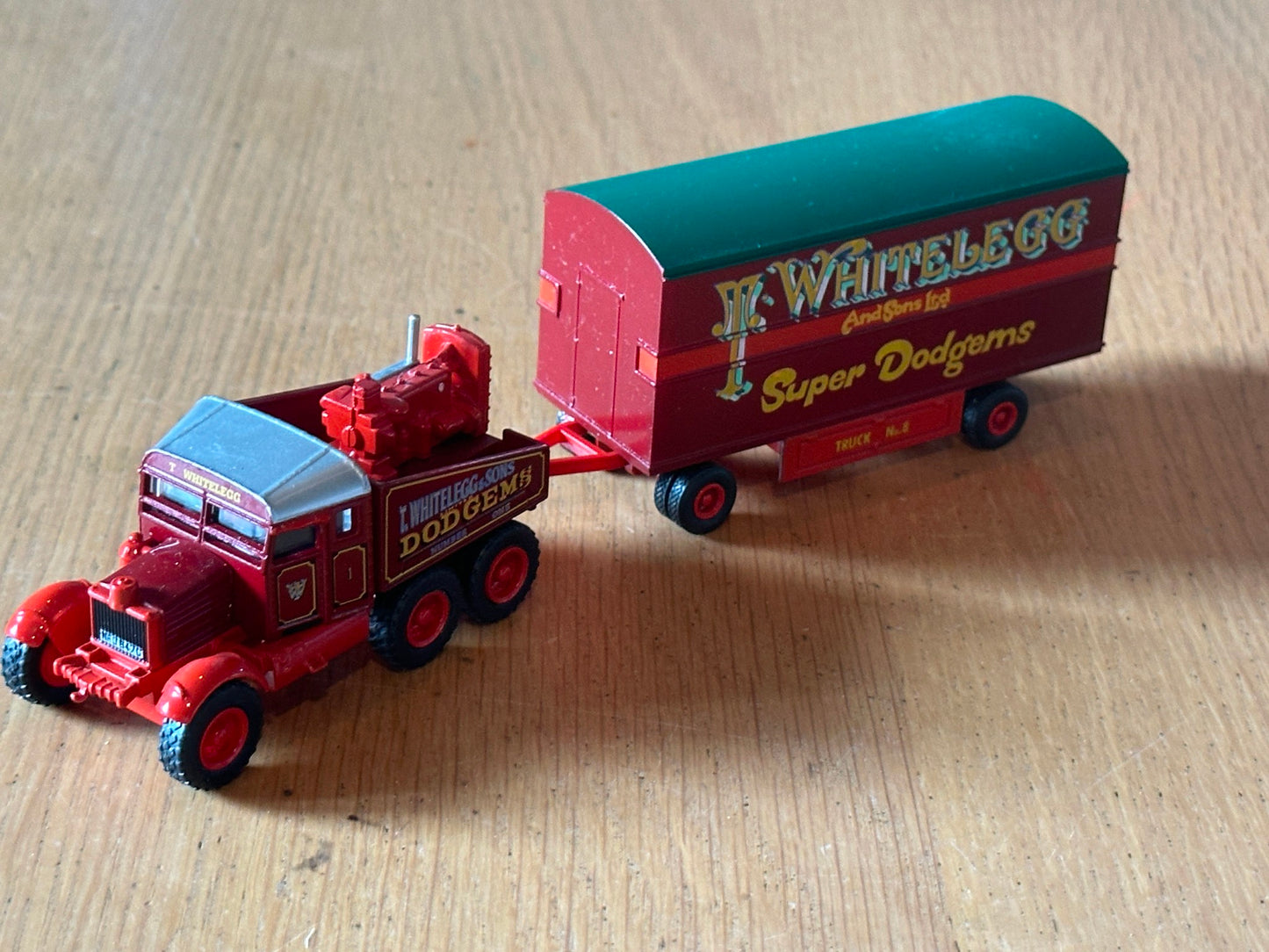 Atlas Editions OO Gauge -  Scammell Pioneer and Load - Whitelegg's Dodgems