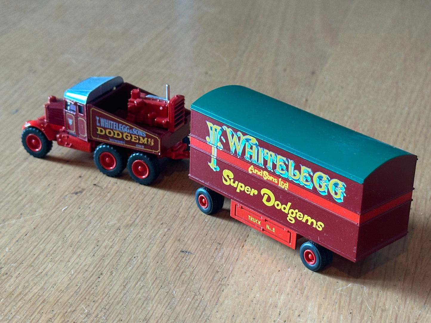 Atlas Editions OO Gauge -  Scammell Pioneer and Load - Whitelegg's Dodgems