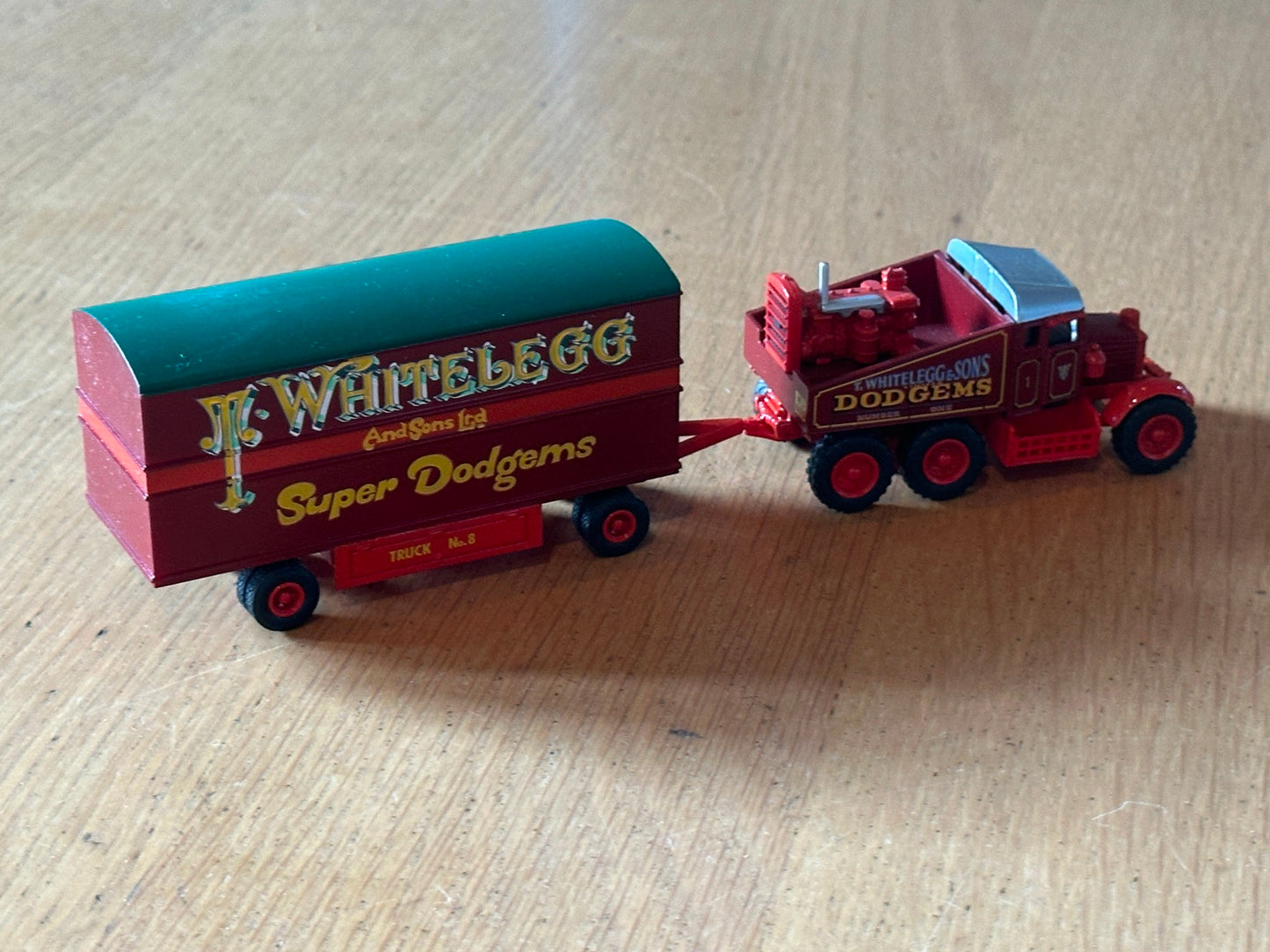 Atlas Editions OO Gauge -  Scammell Pioneer and Load - Whitelegg's Dodgems