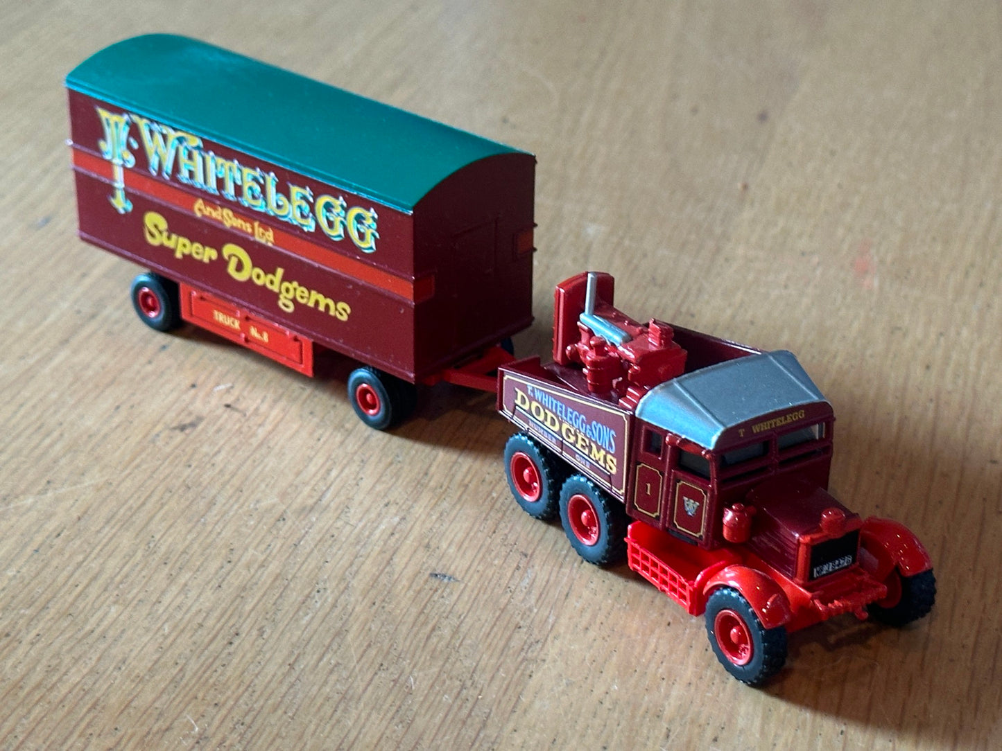Atlas Editions OO Gauge -  Scammell Pioneer and Load - Whitelegg's Dodgems