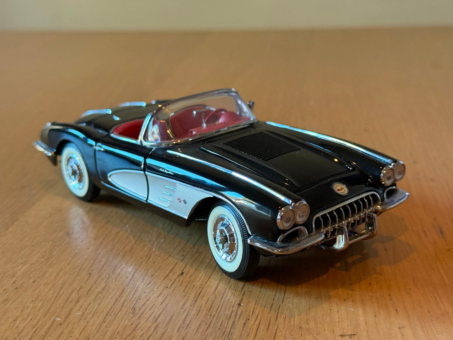 Franklin Mint 1/24 1958 Corvette - No box or accessories