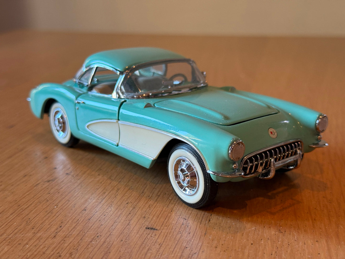 Franklin Mint 1/24 1956 Corvette - No box or accessories
