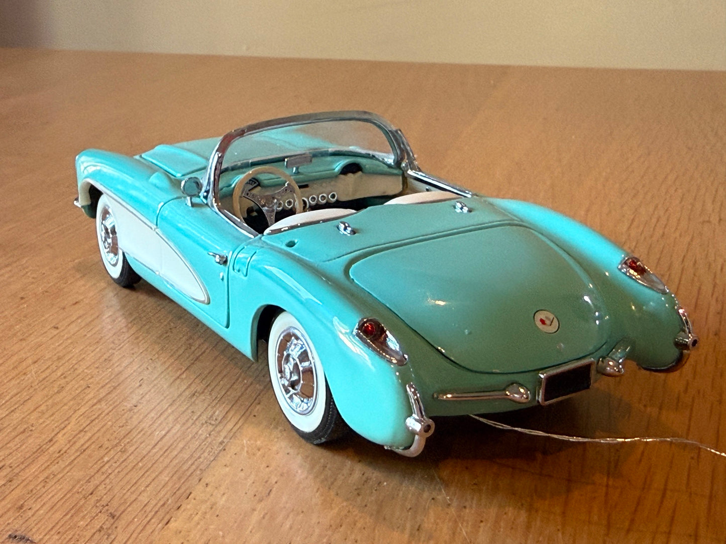 Franklin Mint 1/24 1956 Corvette - No box or accessories