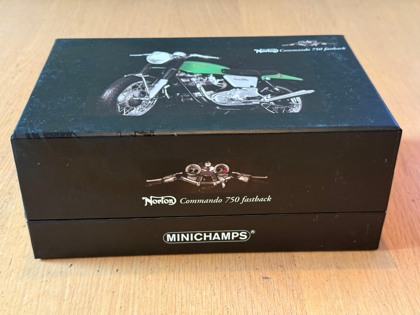 Minichamps Norton Commando 750 Fastback