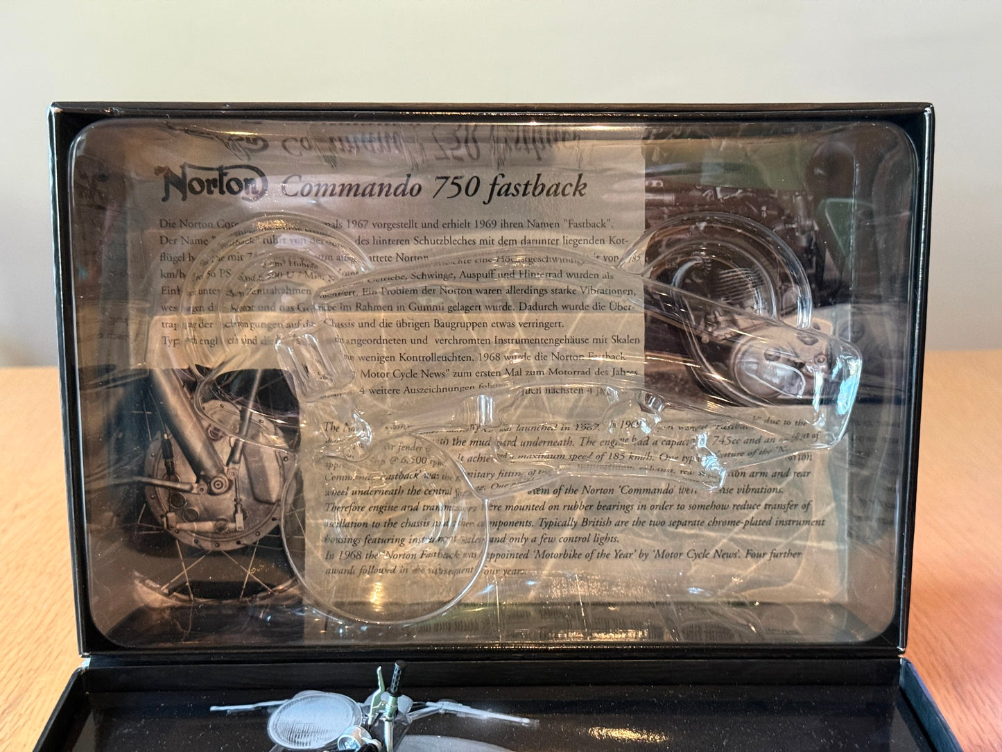 Minichamps Norton Commando 750 Fastback