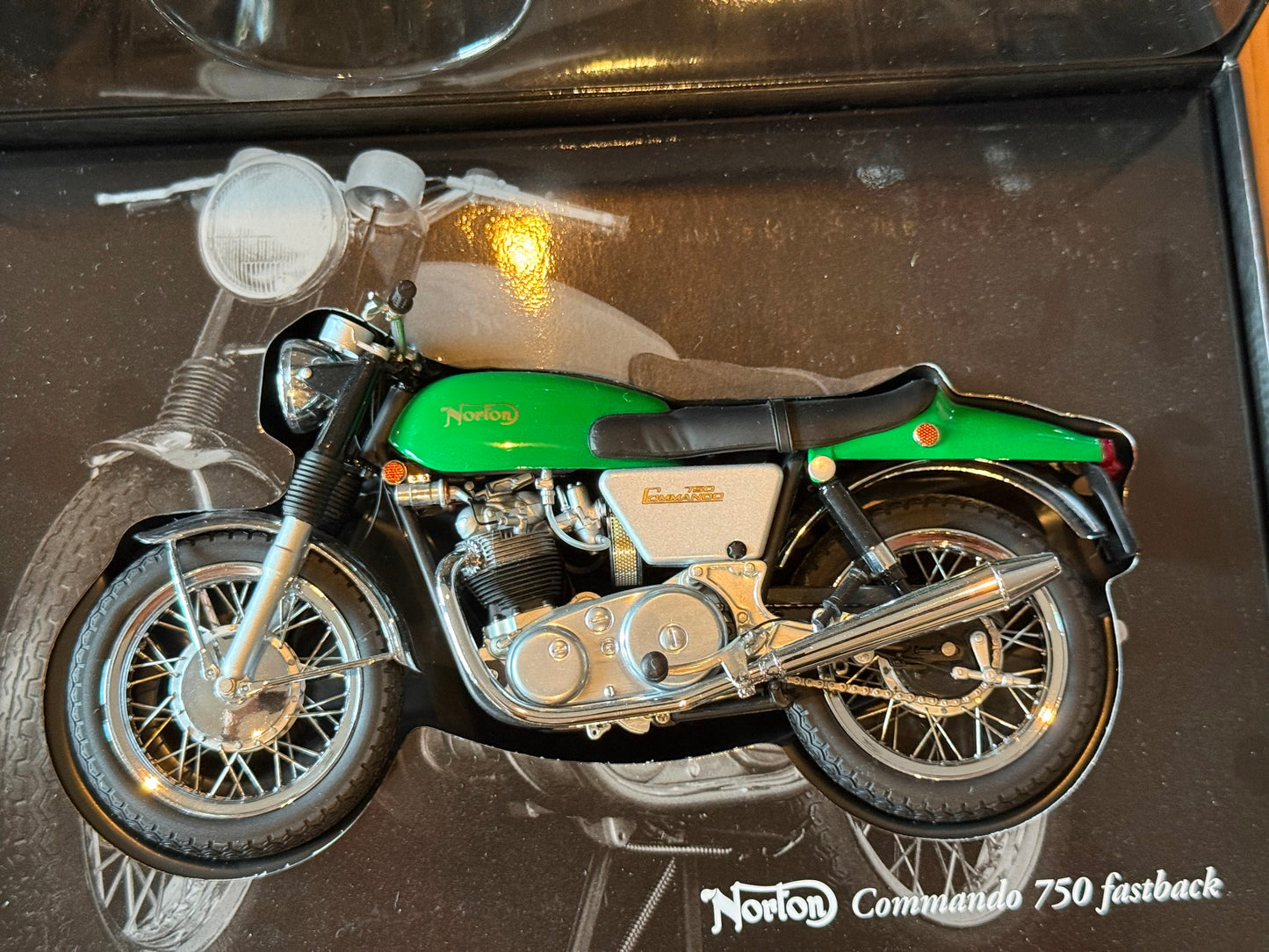 Minichamps Norton Commando 750 Fastback