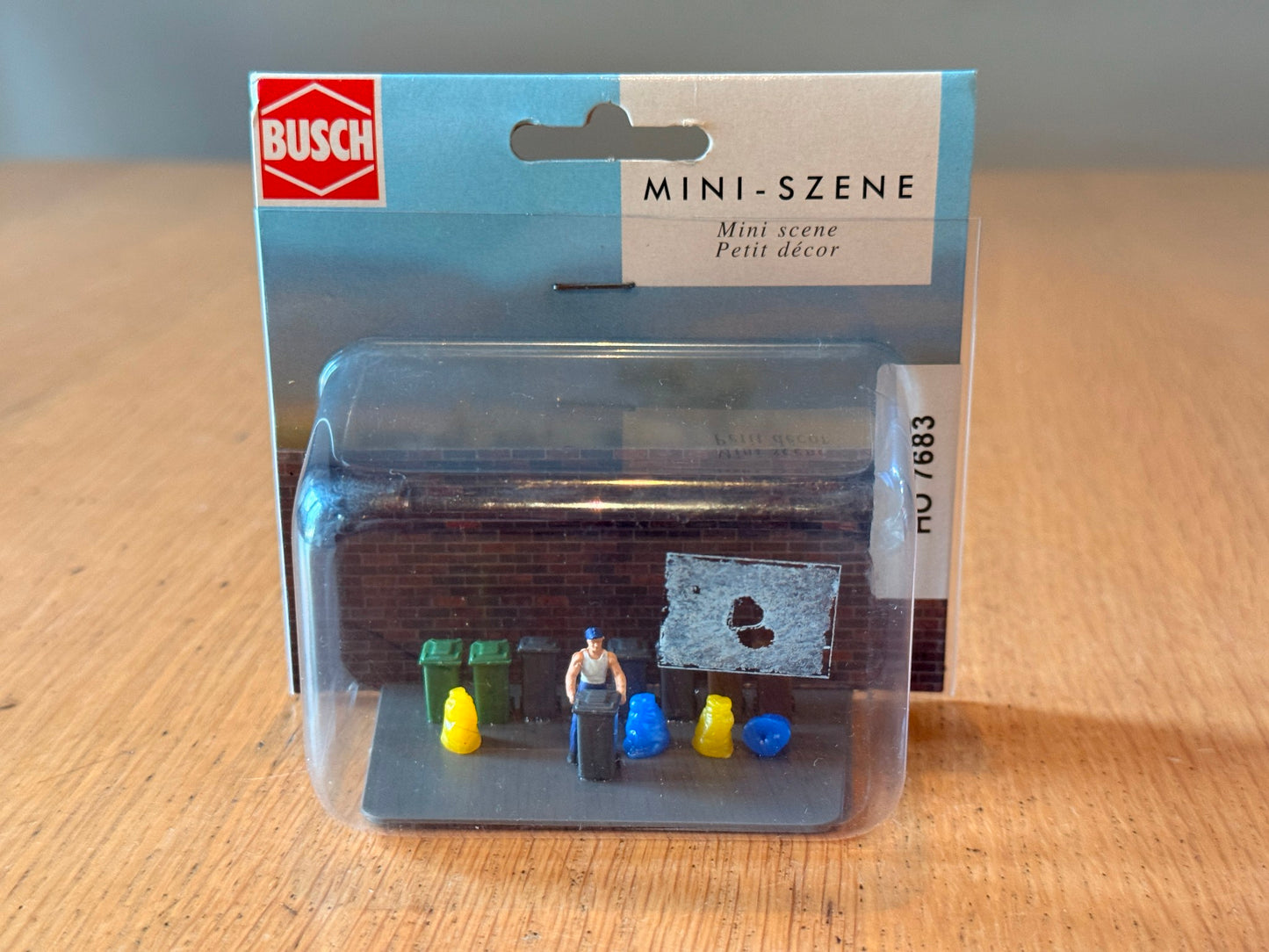 Busch 7683 HO Scale (1:87) Bin Scene