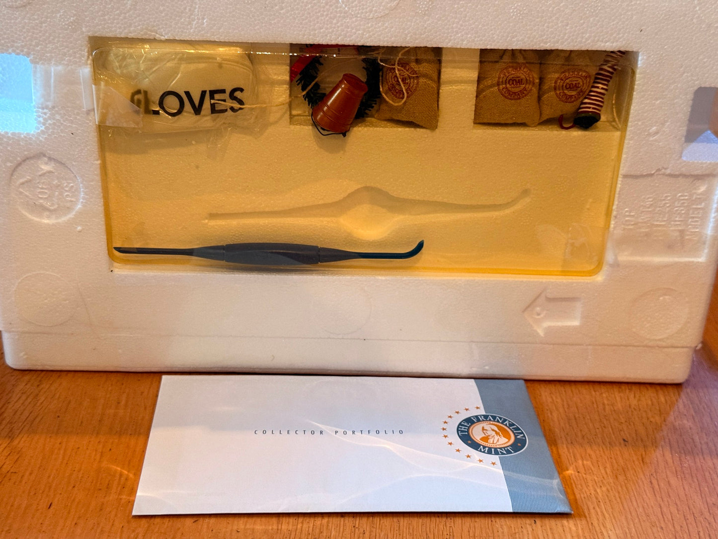 Franklin Mint B11E850 Ford Model T Christmas Truck