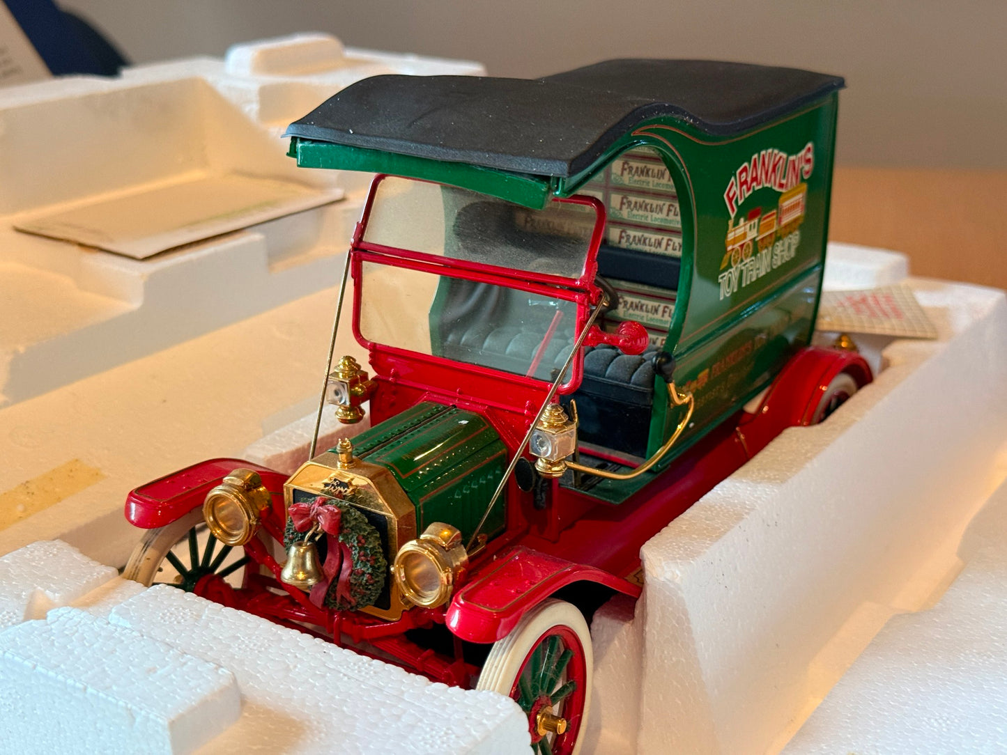 Franklin Mint 1:24 Precision Models Limited Edition 2002 Christmas Truck