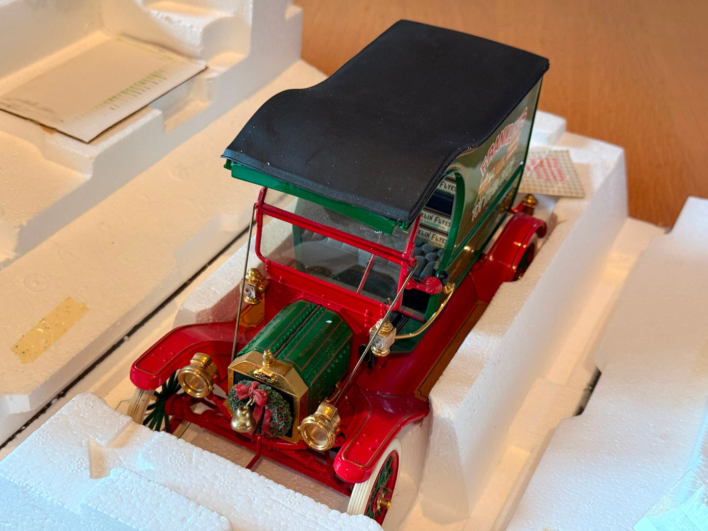 Franklin Mint 1:24 Precision Models Limited Edition 2002 Christmas Truck